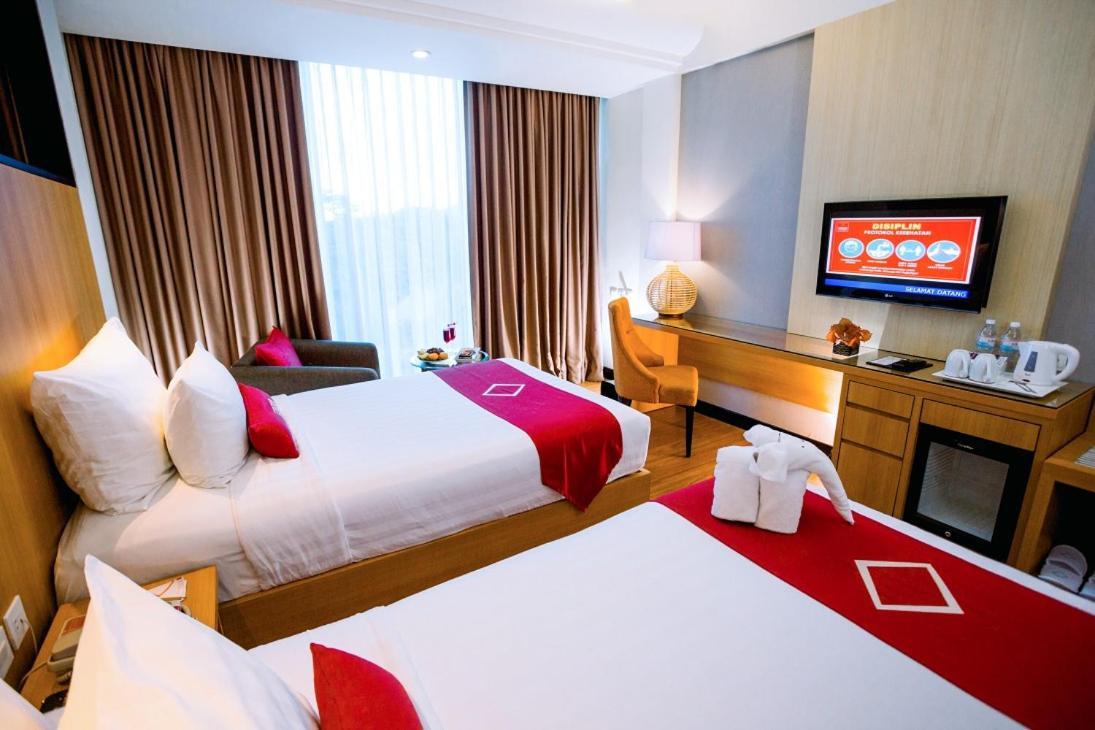 Emersia Hotel And Resort Bandar Lampung Exteriör bild
